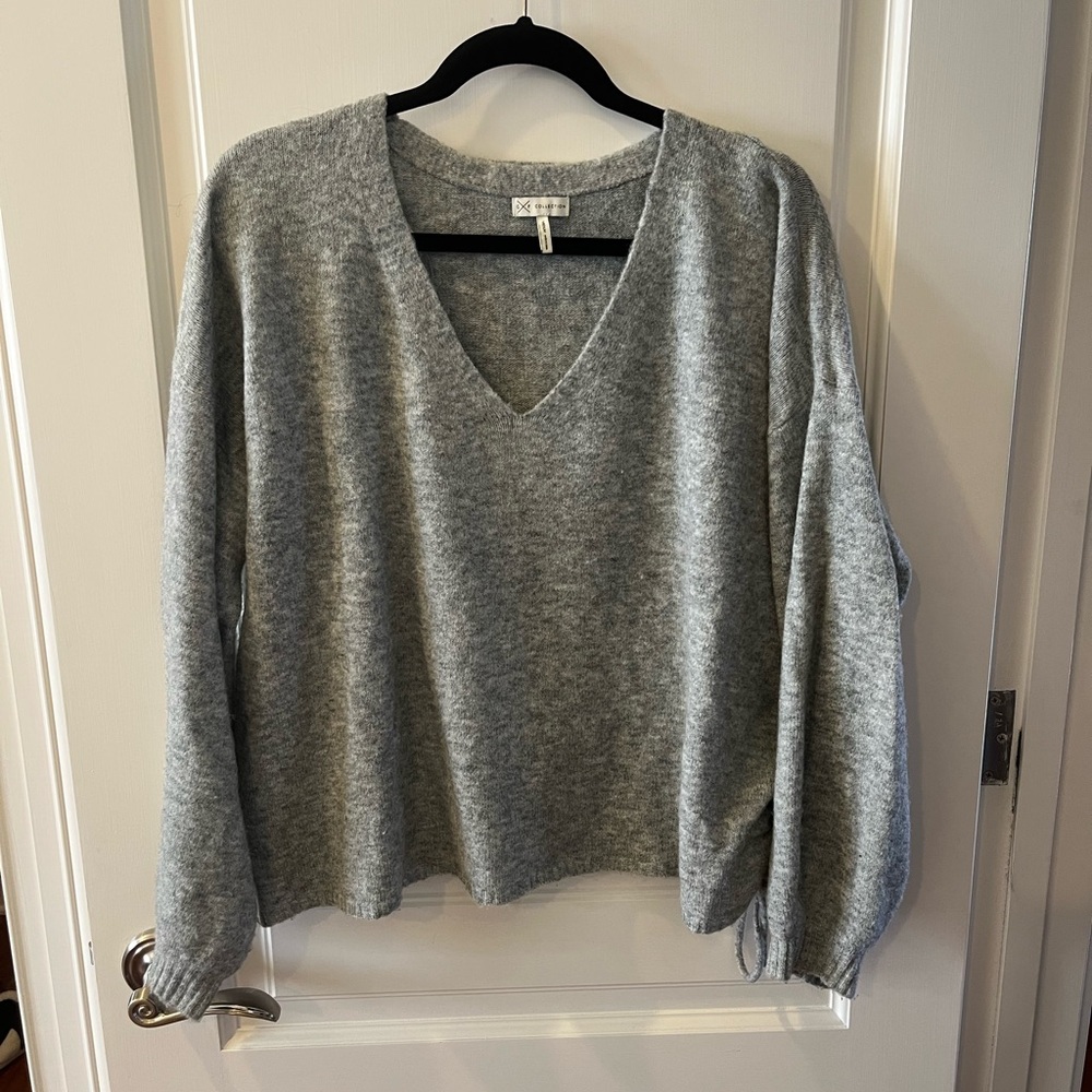 G F Collection Gray Sweater Size M